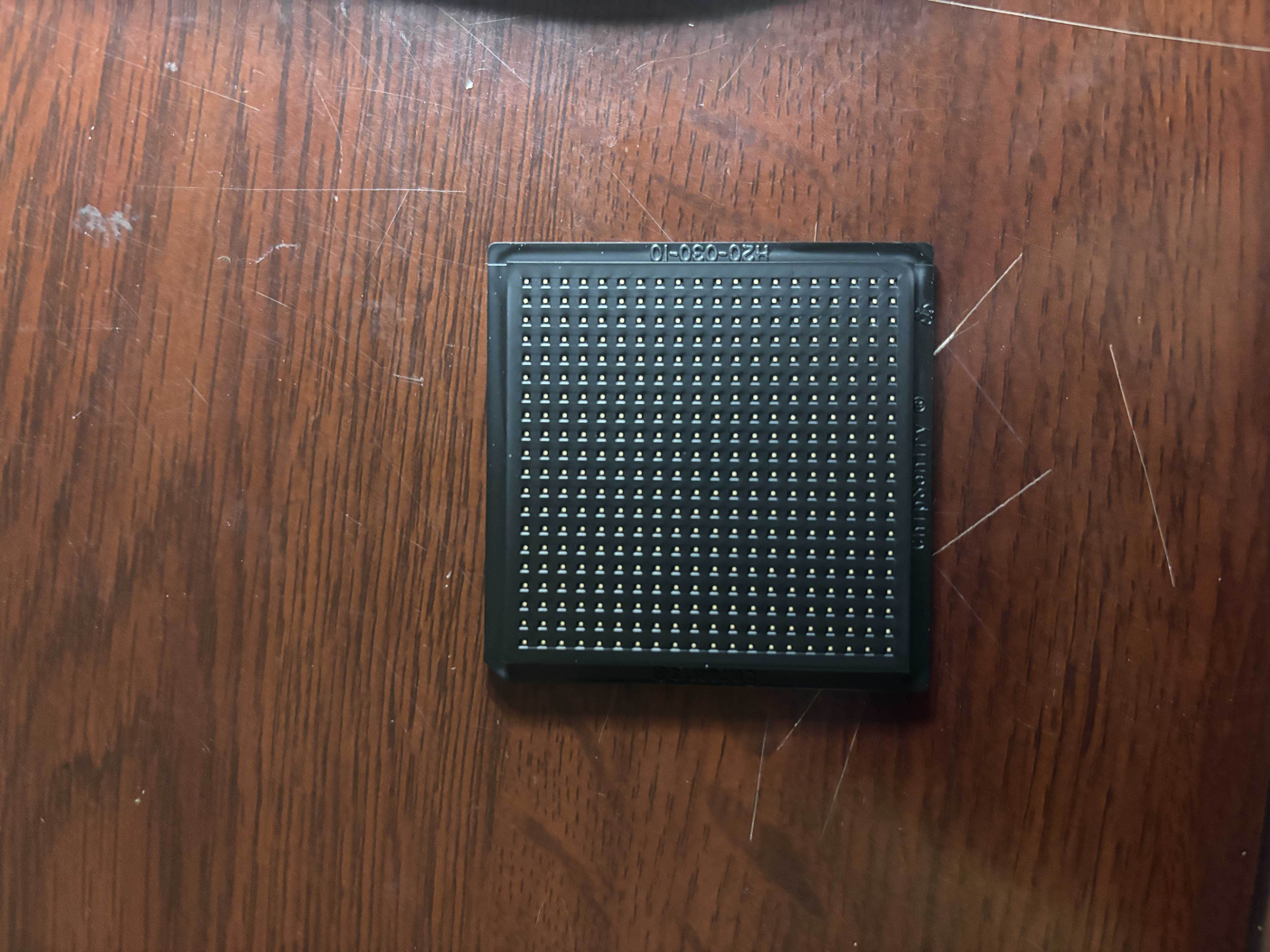 91MCC101B Двухсторонний чип-конденсатор с фиксацией края, высокочастотный и высокостабильный SMD-конденсатор 100 пФ с выдерживаемым напряжением 50 В