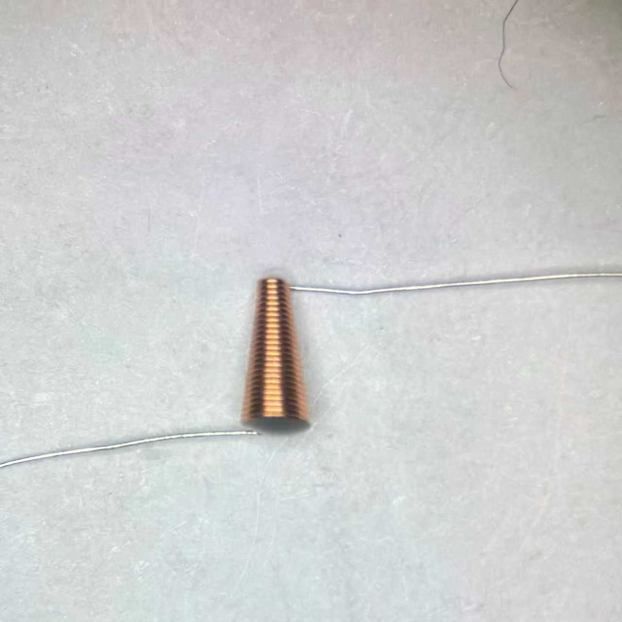 Новый выбор для глобального источника радиочастотных сигналов: как изготовленные на заказ конические индукторы из Китая преодолевают ограничения производительности и стоимости широкополосного доступа